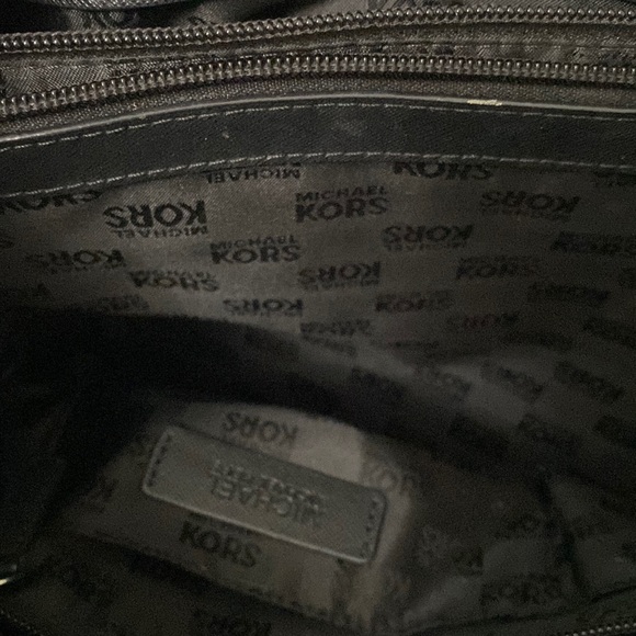 Michael Kors - Saffiano Leather Structured Tote - Picture 16 of 17